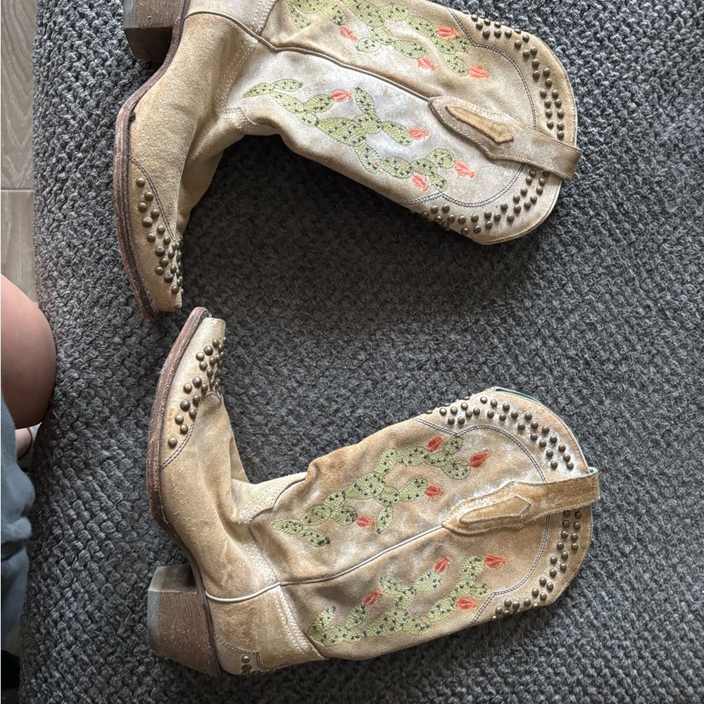 Tan Embroidered Western Boots